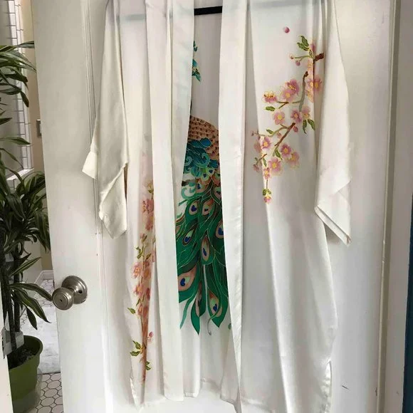 KIM+ONO formerly Old Shanghai Silk Kimono Robe in White/Peacock/Short/ FS